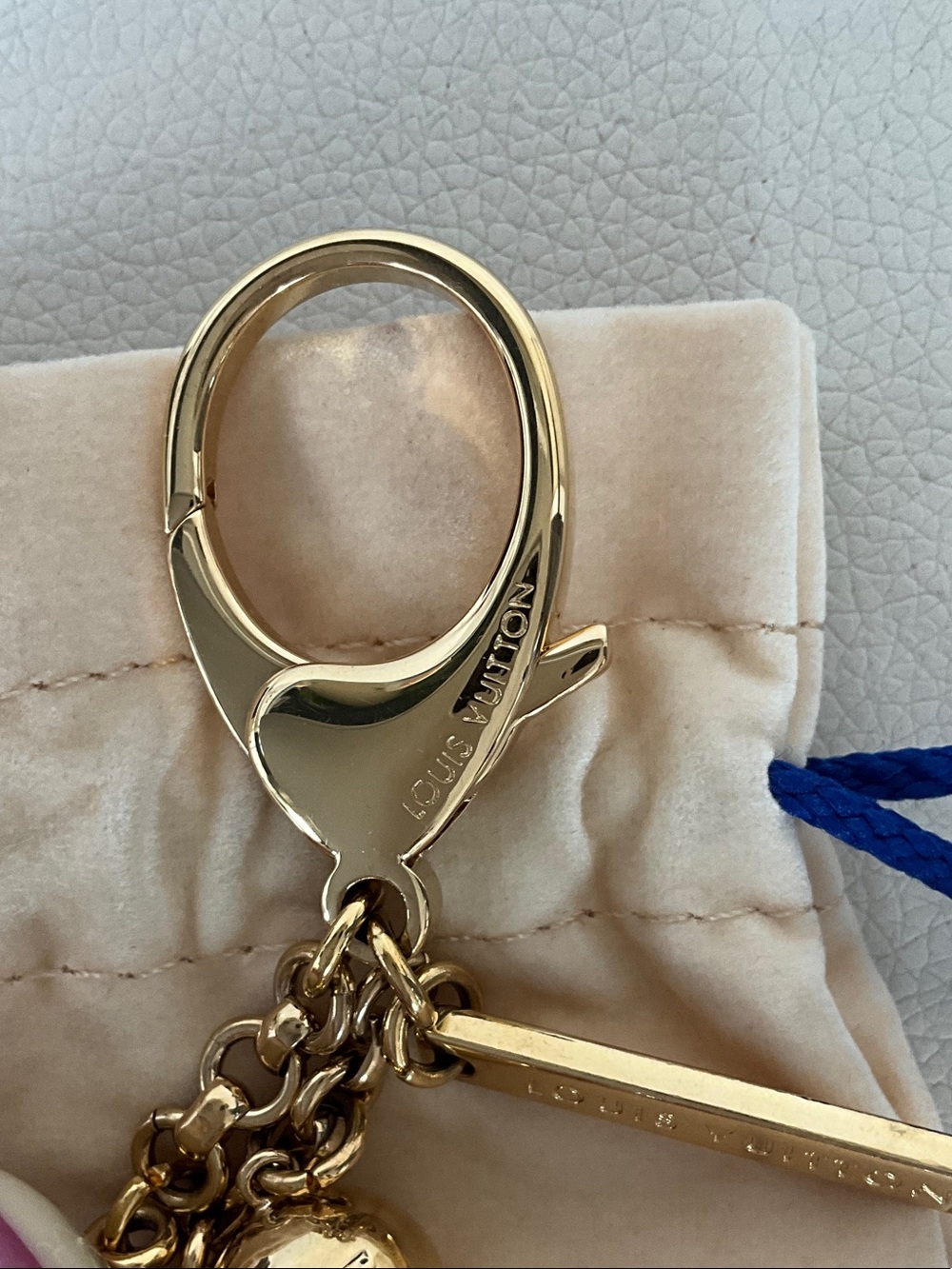 Louis Vuitton Monogram Mini Lin Bag charm - Pink and Gold Enamel - Picture 4 of 8